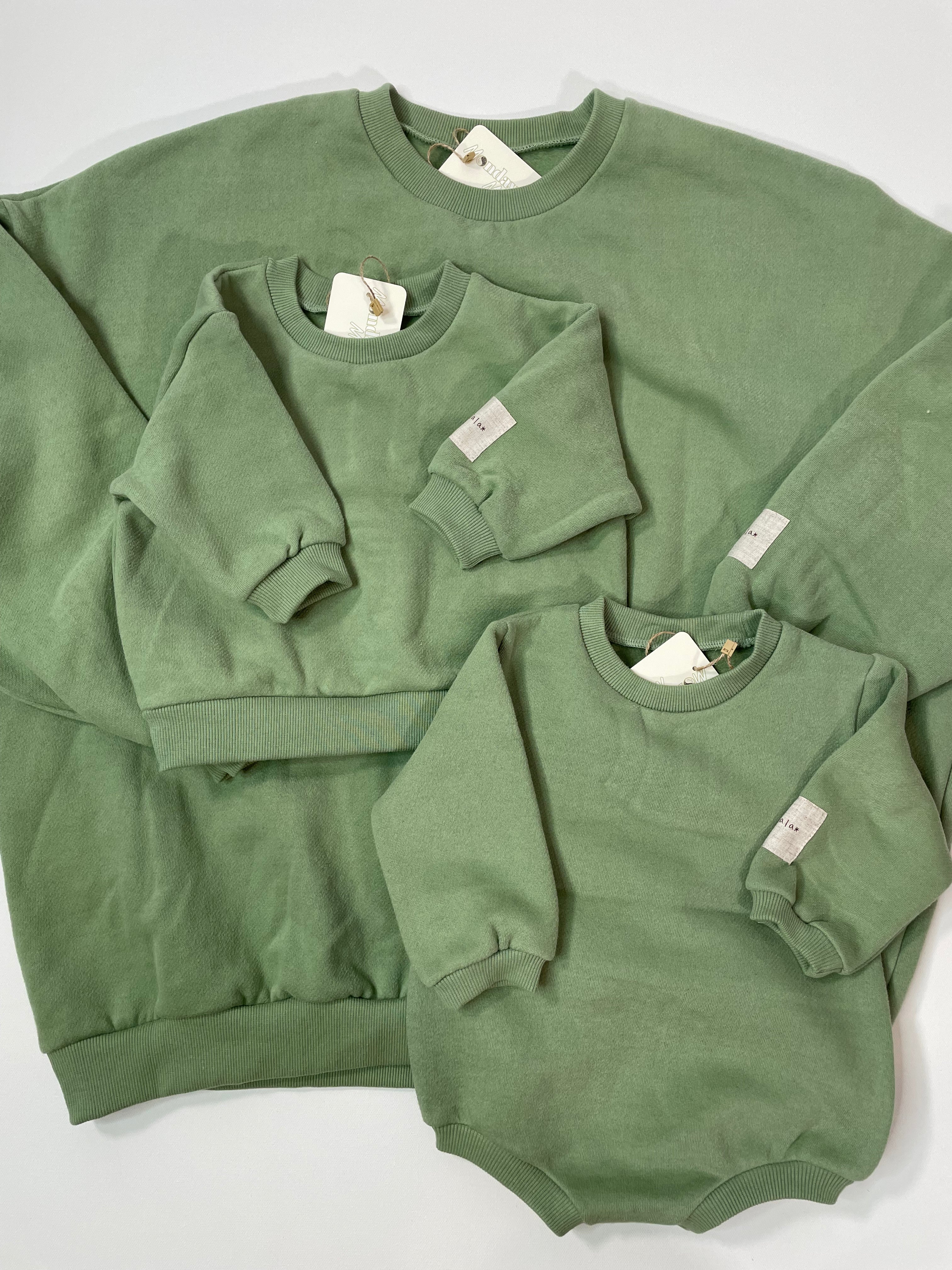 Basic Neutral MOM Sweatshirt