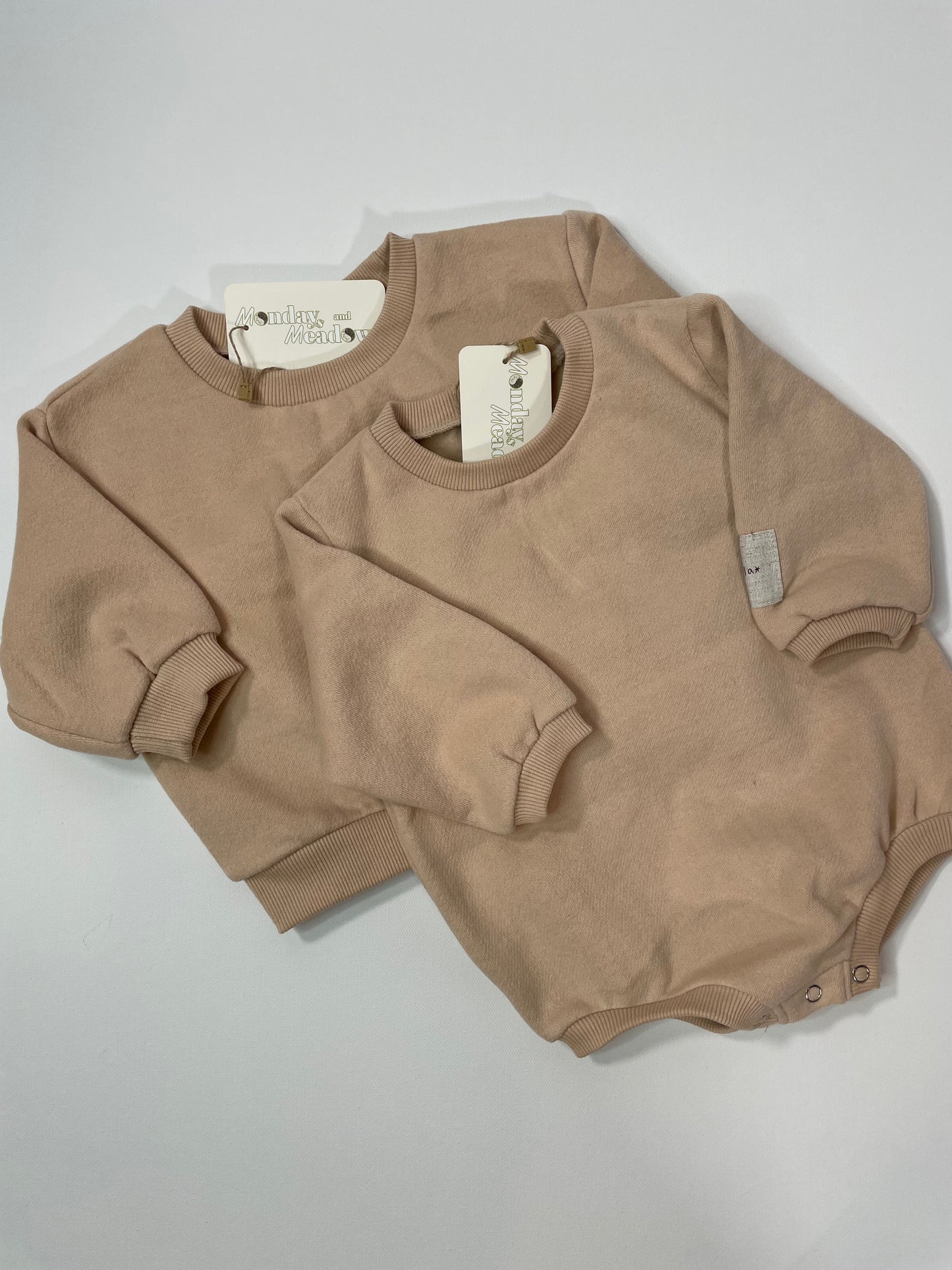 Basic Neutral MOM Sweatshirt